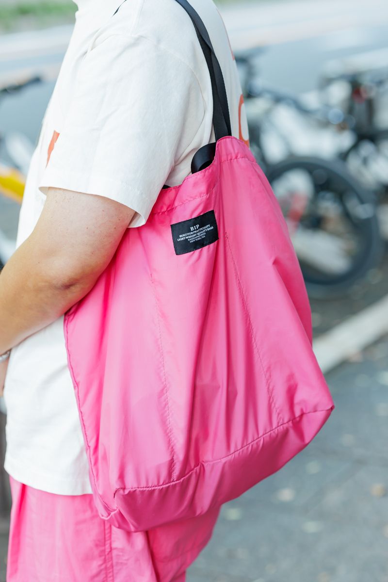 ピンクパンツ＆バッグ、目立ってます！ 坂井田孝一 5枚目の写真