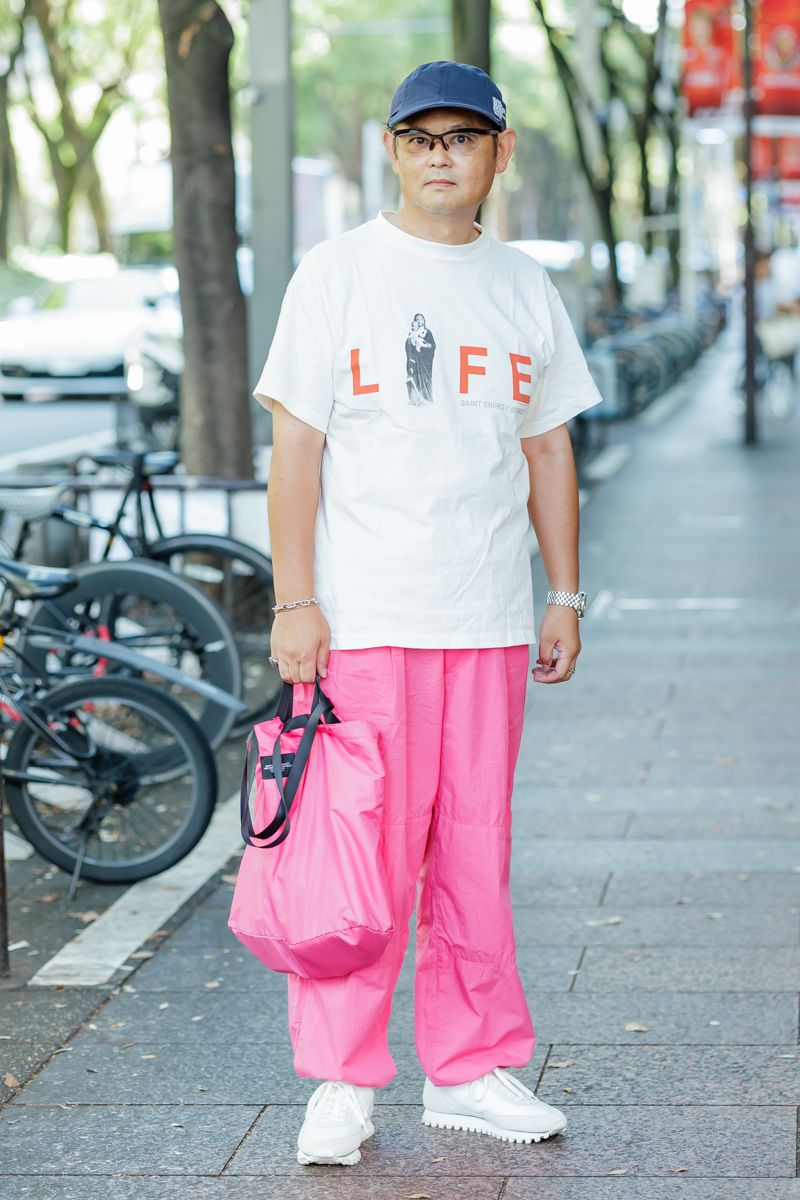 ピンクパンツ＆バッグ、目立ってます！ 坂井田孝一