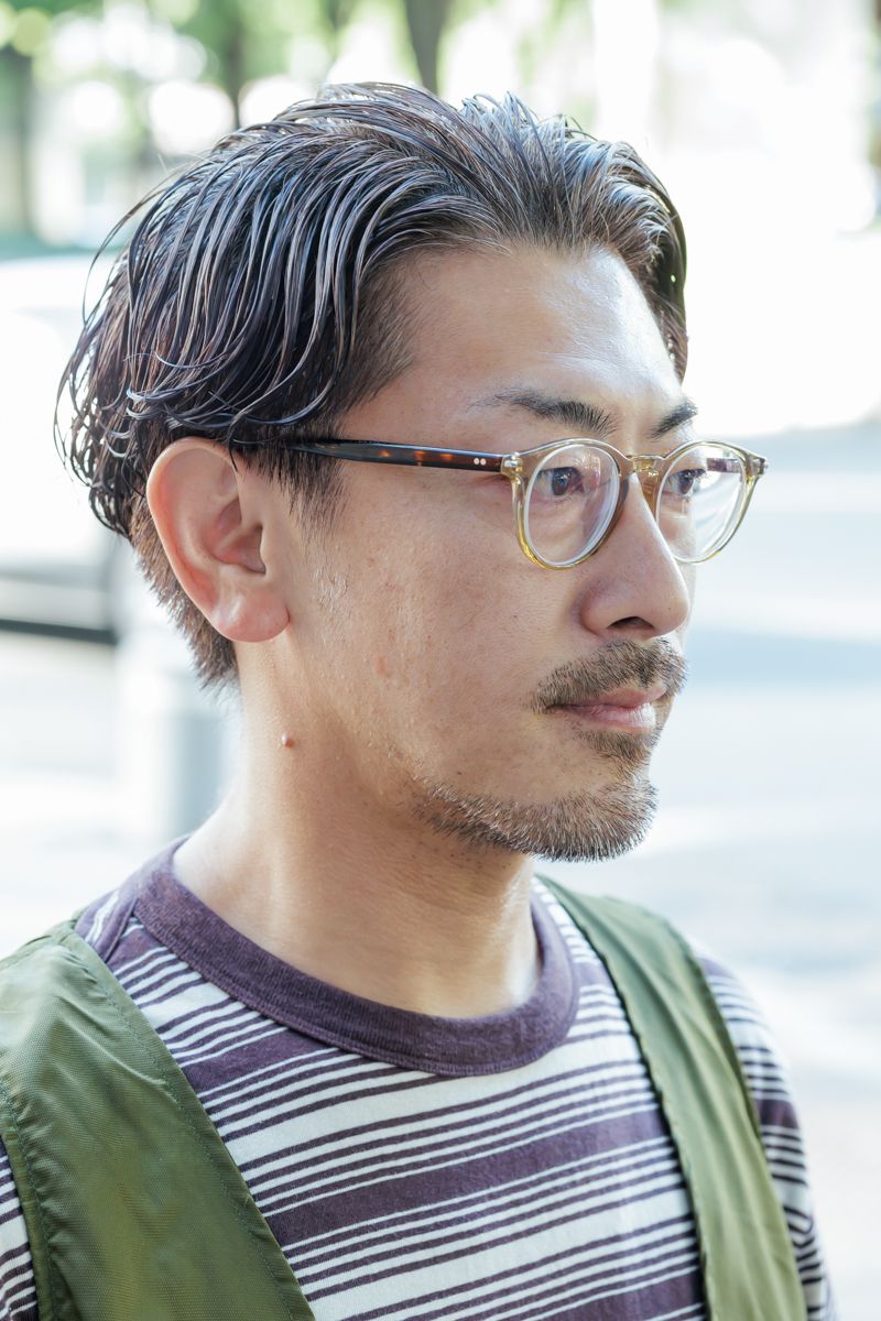 ピンクのスニーカーを引き立てる淡色コーデ 舟橋健太 4枚目の写真