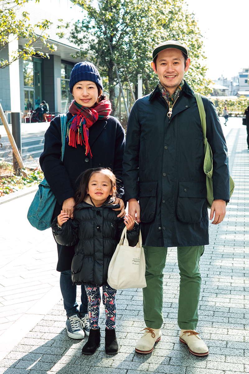 アースカラーの安定感に色を挿す。チラリと見せる”柄使い” 