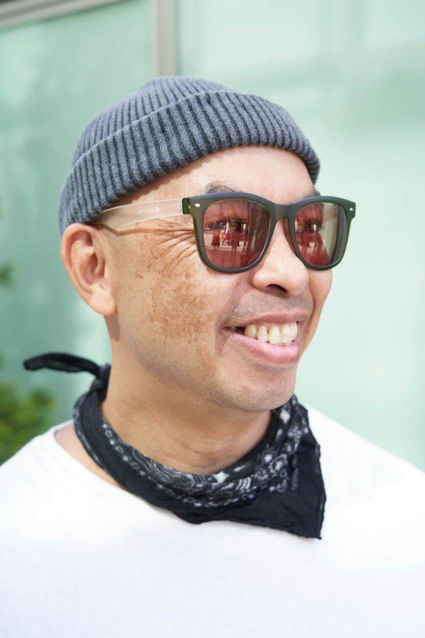 軽装にスカーフをON！ 真似したいお洒落な取り入れ方をスナップで調査 - 6枚目の画像