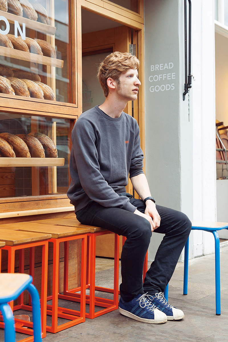 グレー、ブラック、そしてブルー。シンプルだからキマる引き算の美学 クリスト