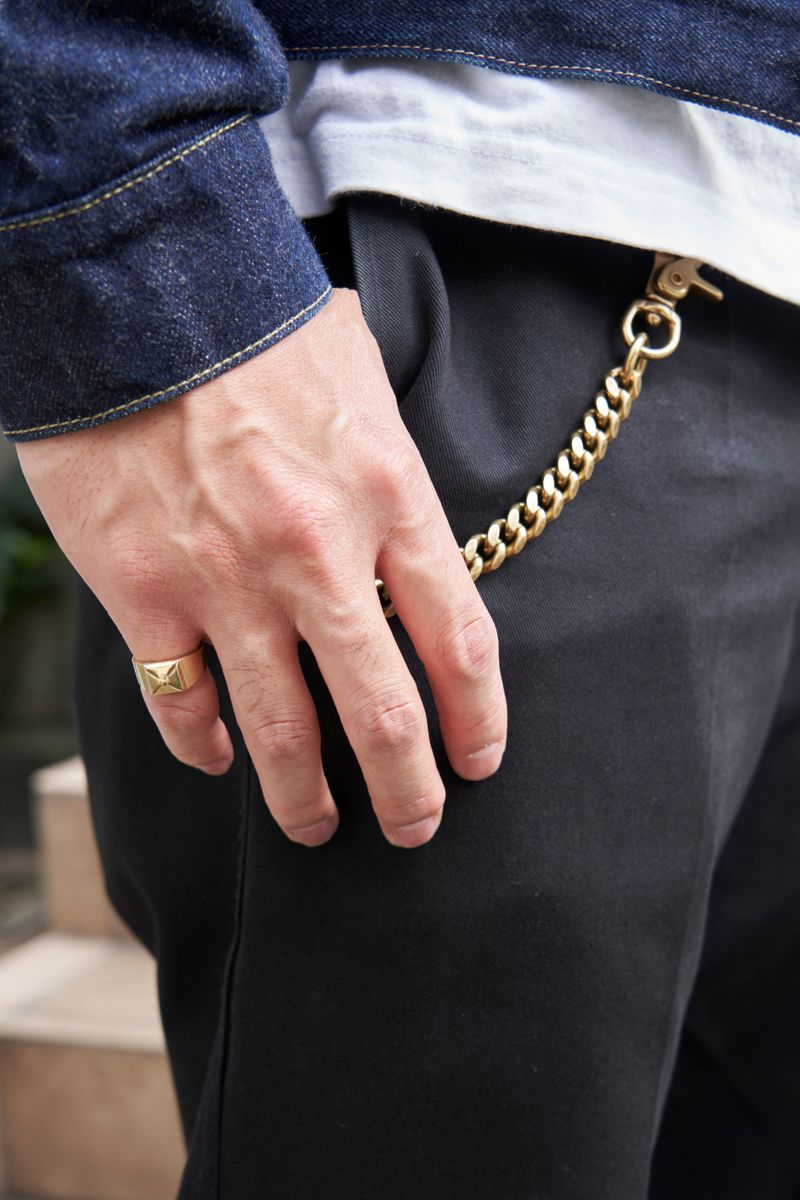 デニムJK×白Tのクリーンな仕事スタイル チェヒョウ グン 5枚目の写真