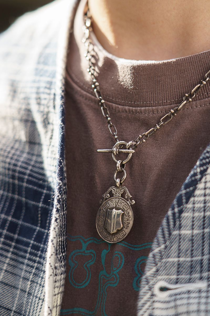 くすみピンクの差し色で秋の装いに花が咲く 池田孝平 4枚目の写真