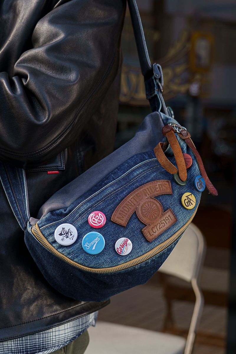 くすみピンクの差し色で秋の装いに花が咲く 池田孝平 5枚目の写真