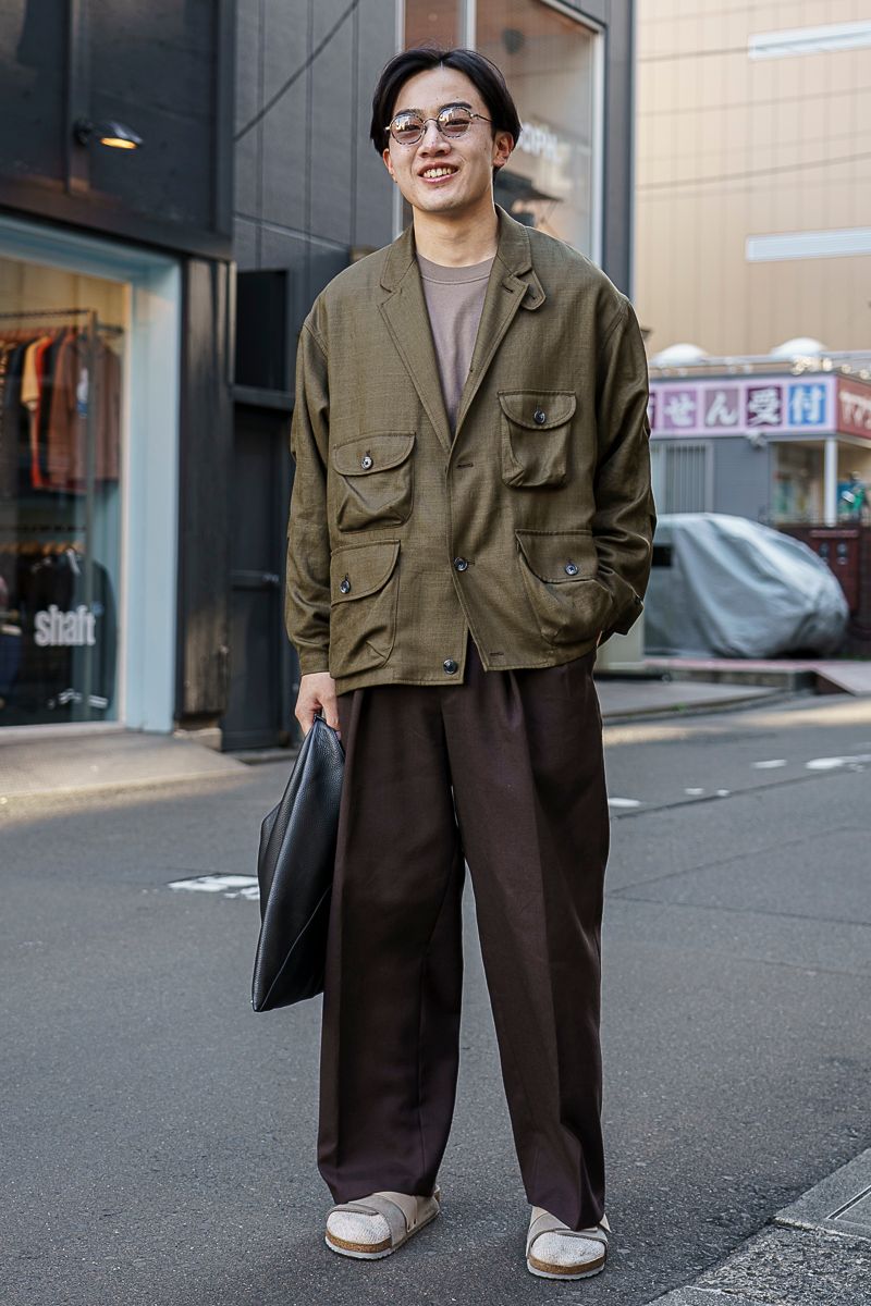 色彩の秋。くすみカラーで装いに統一感を 江田駿介