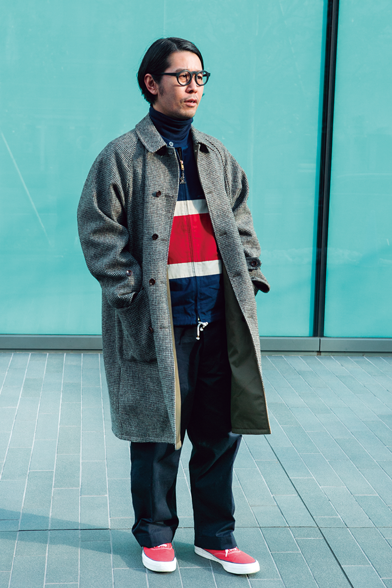 千鳥格子柄ビッグコートに、ビビッドカラーのインナー＆靴で遊ぶ 角田 卓
