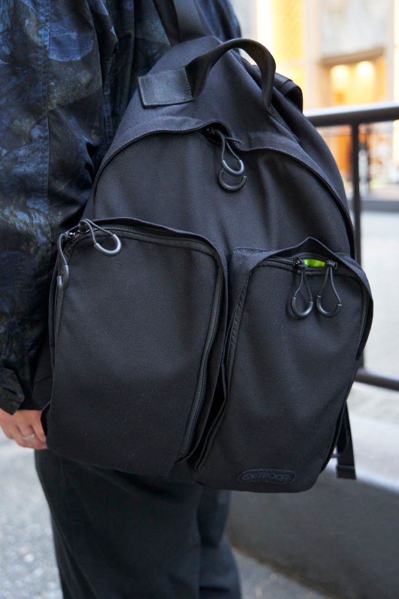 忍ばせたカモ柄。ブラックコーデの一つ上 高柳智哉 4枚目の写真