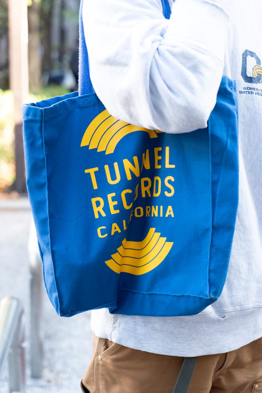 シンプルで洒落てる「チャンピオン」のスウェット着こなし3選！味付けはセンスいい小物で - 10枚目の画像