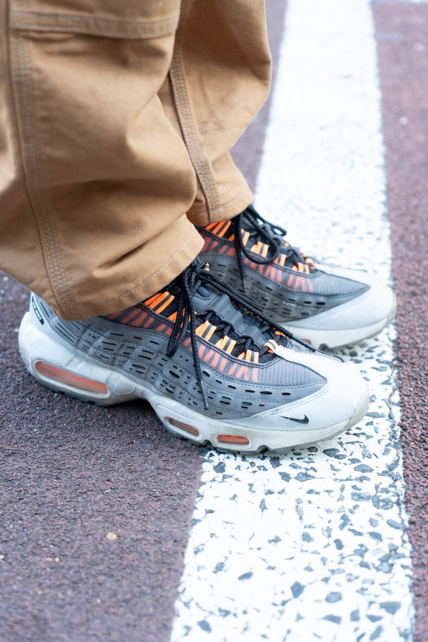 シンプルで洒落てる「チャンピオン」のスウェット着こなし3選！味付けはセンスいい小物で - 11枚目の画像