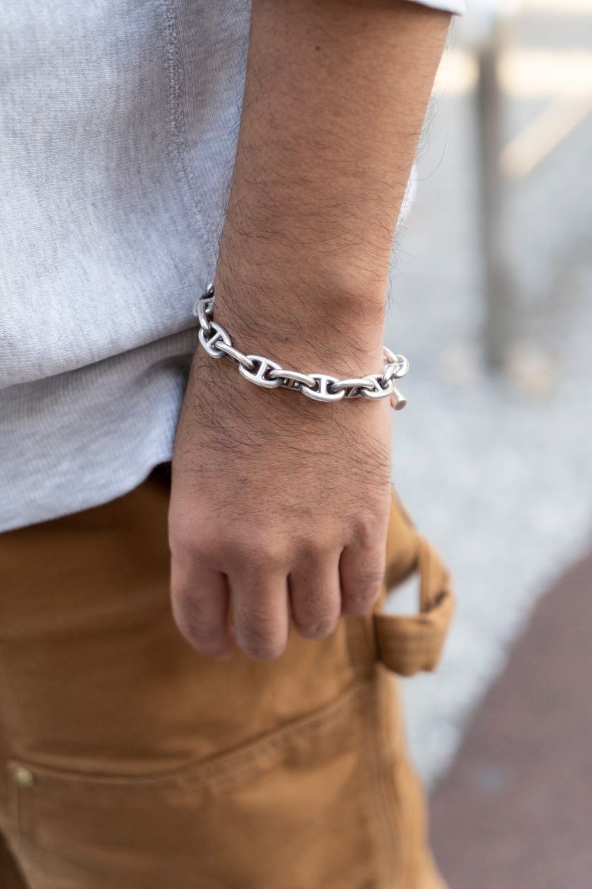 シンプルで洒落てる「チャンピオン」のスウェット着こなし3選！味付けはセンスいい小物で - 12枚目の画像