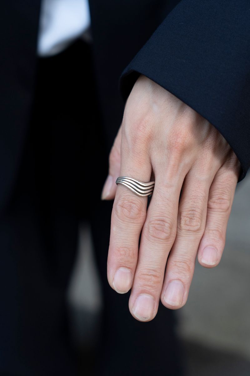 ノーカラーJK＆ワイドパンツの着流しスーツ 鶴崎祥平 3枚目の写真