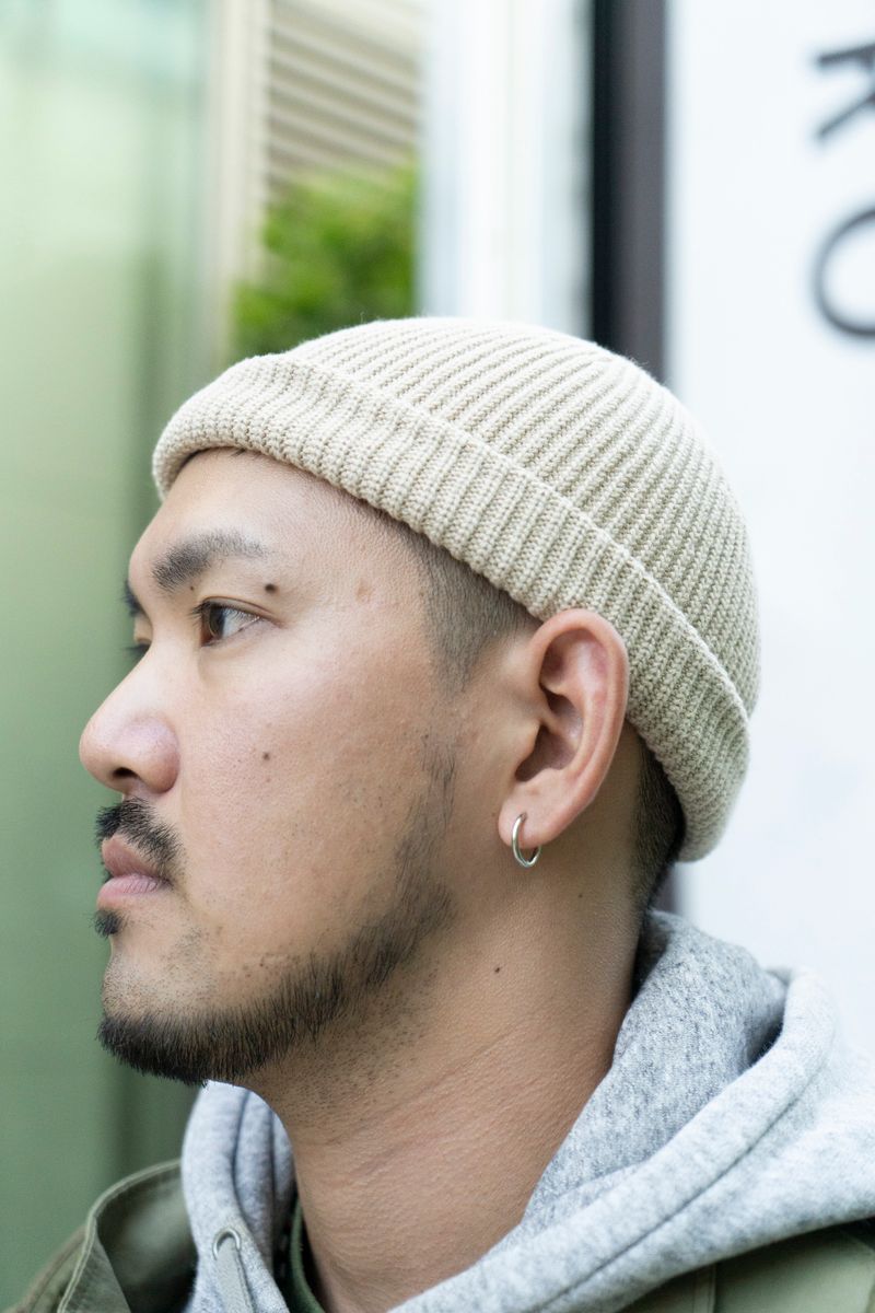 カーキのコート＆バッグが男臭さをプラス 玉那覇 綾 3枚目の写真