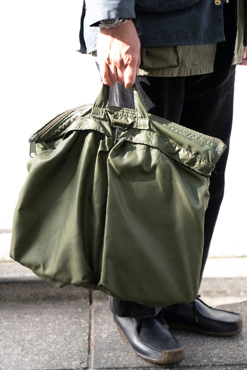 ミリタリーコーデにスカーフを挿して洒脱に 白石隆史 5枚目の写真