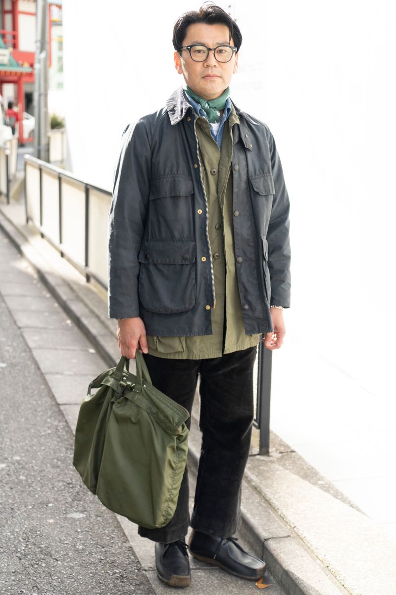 ミリタリーコーデにスカーフを挿して洒脱に 白石隆史