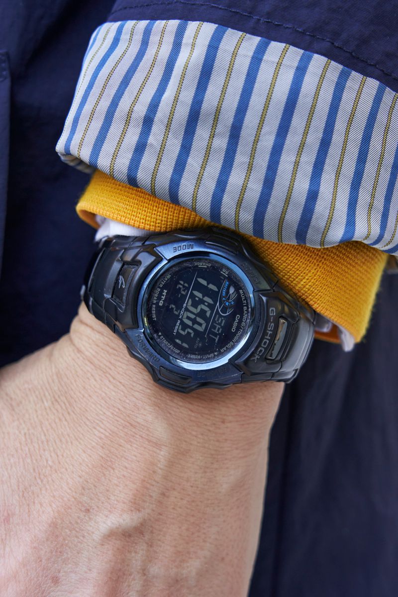 あえてボタンを留めないカーデのレイヤード ヒデ 5枚目の写真