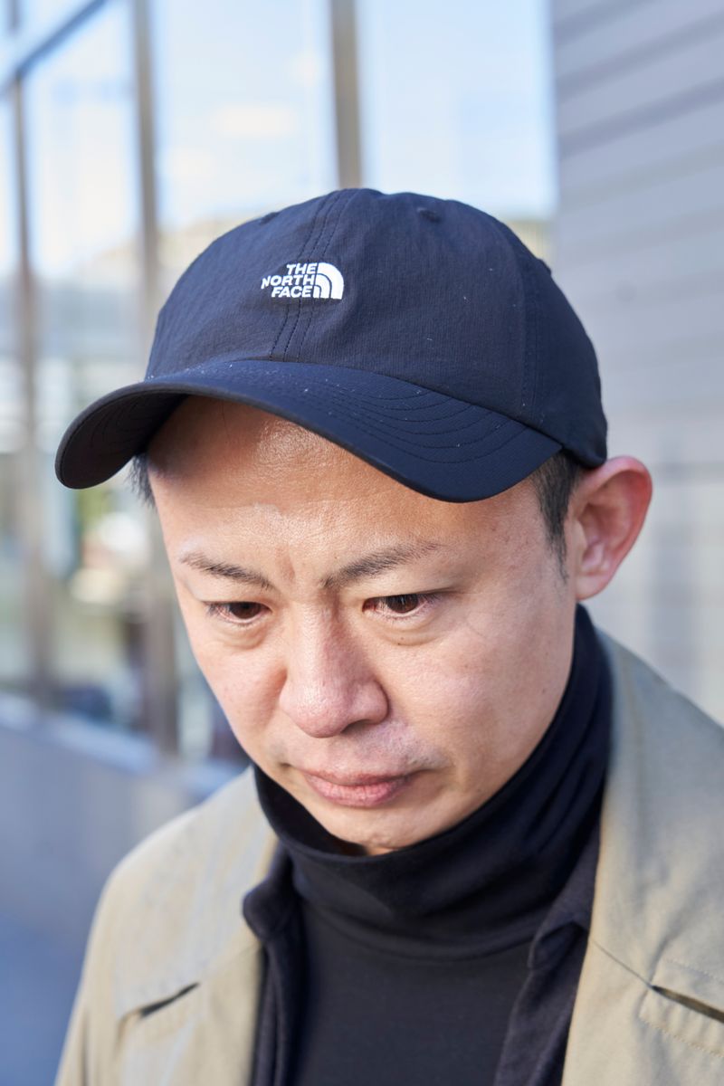 コートの下は薄着でもタートルニットで防寒 奥 修平 3枚目の写真