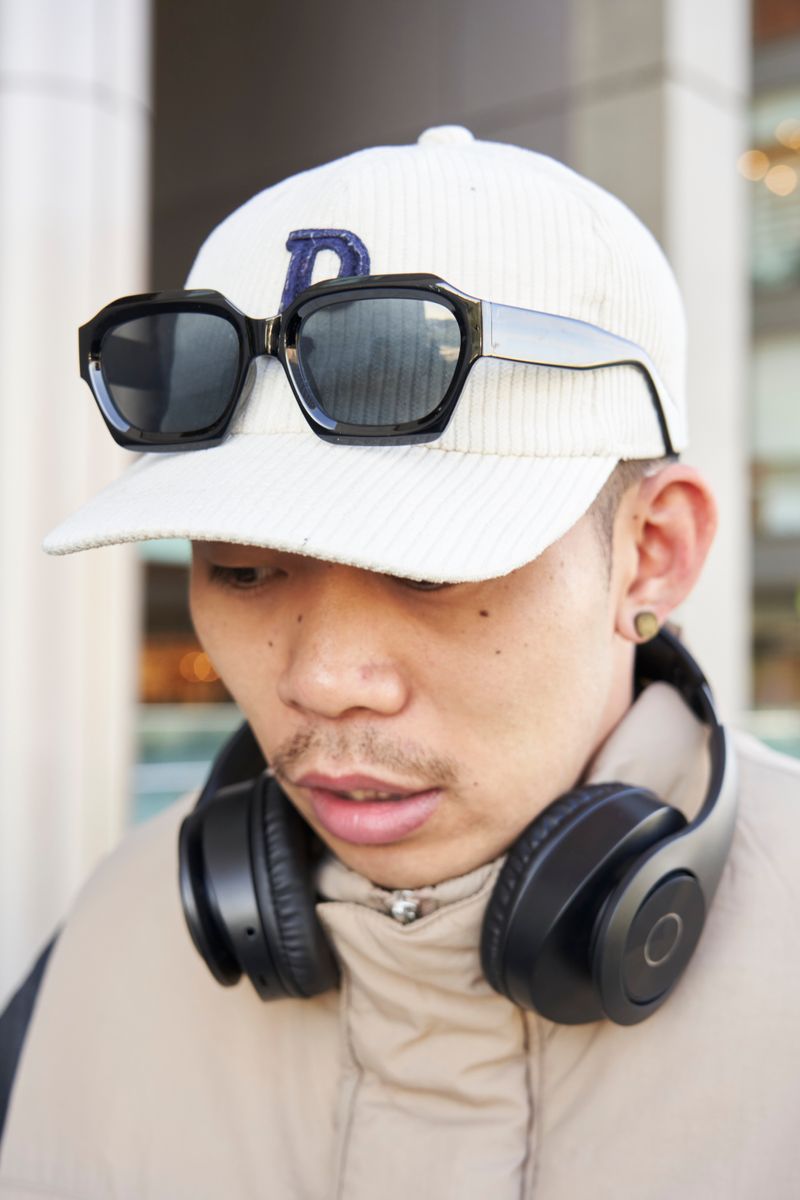 黒コーデにベージュを合わせて重く見せない ウメモトアイリ 3枚目の写真