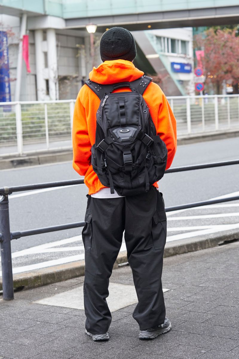 お目立ちオレンジで存在を示すチャリコーデ 山崎雅史 2枚目の写真