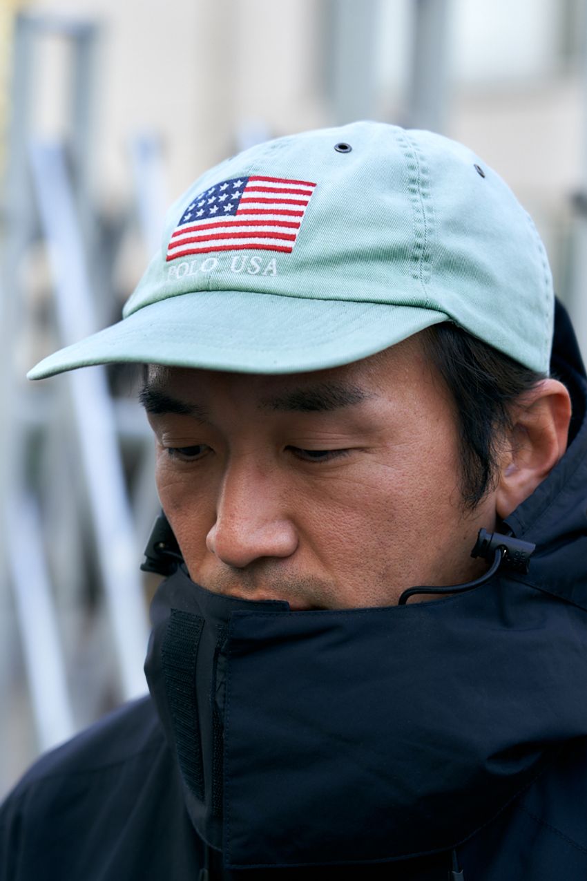 「キャップはポロ ラルフ ローレンを愛用中」街行くコーデ上手3名の被り方をスナップで - 7枚目の画像