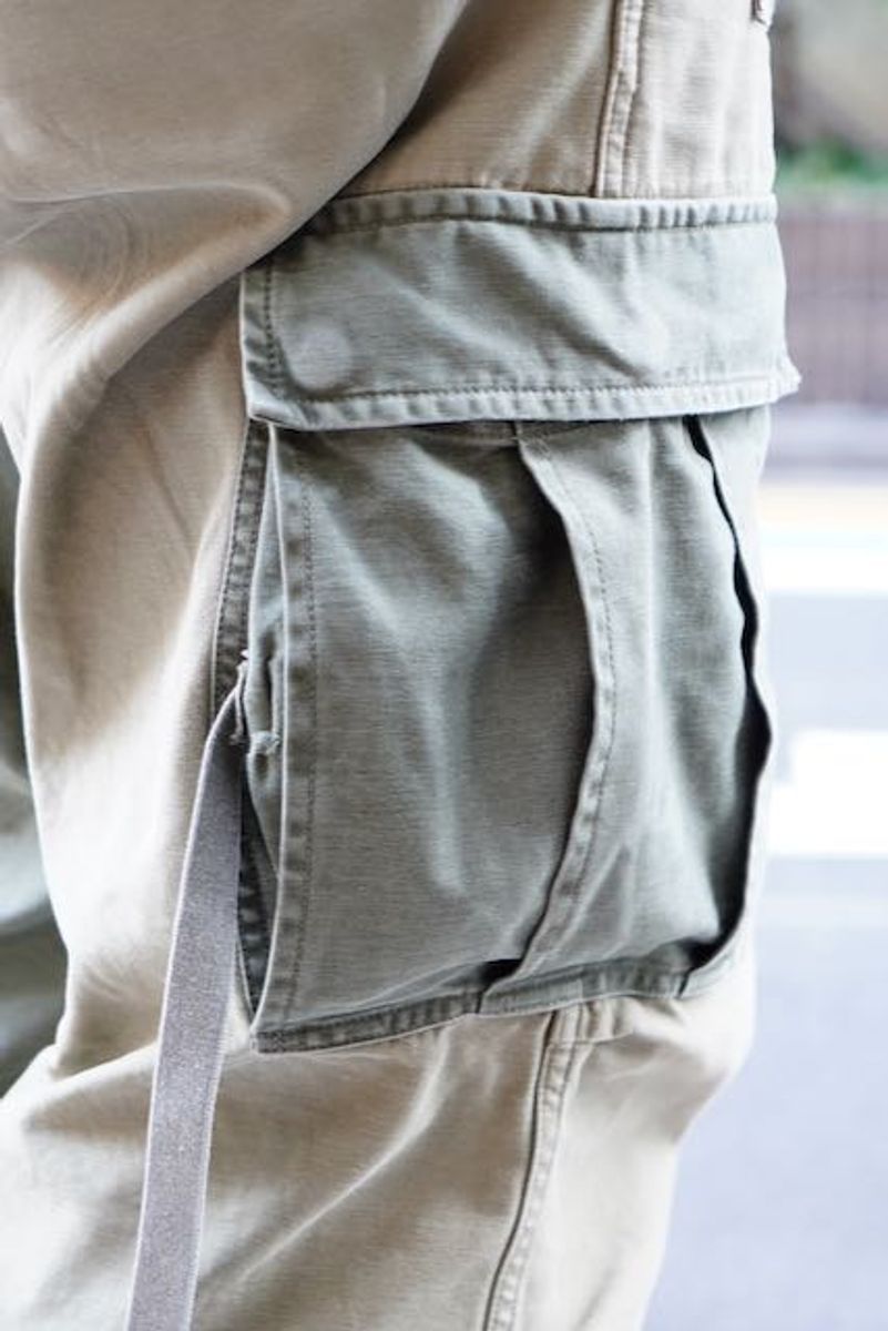 白のタートルネックで王道アメカジにヌケ感 飯嶋 聡 4枚目の写真