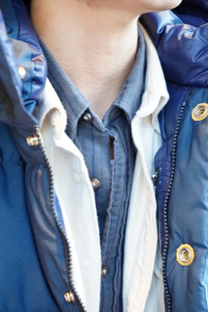 ダウンJKにインディビのシャツを二枚重ね 手塚章吾 2枚目の写真