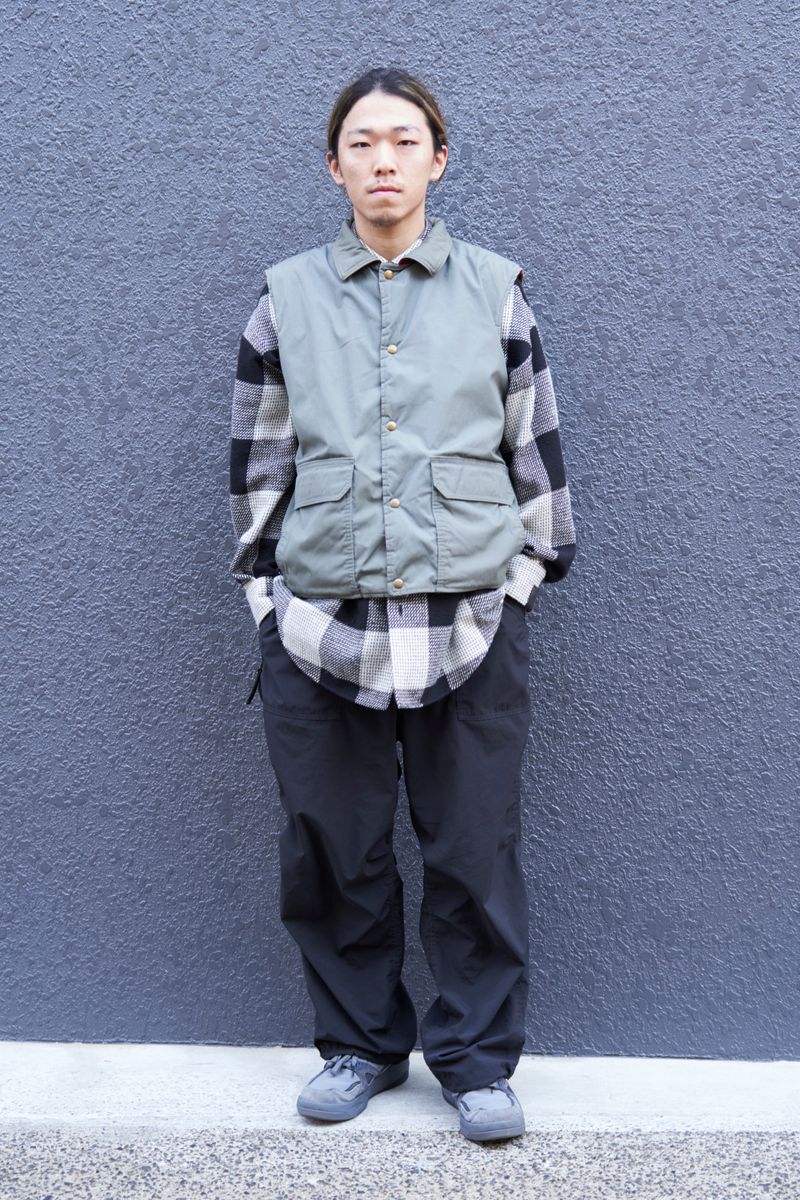 靴とベストの色をグレーでグラデーション 高橋政孝