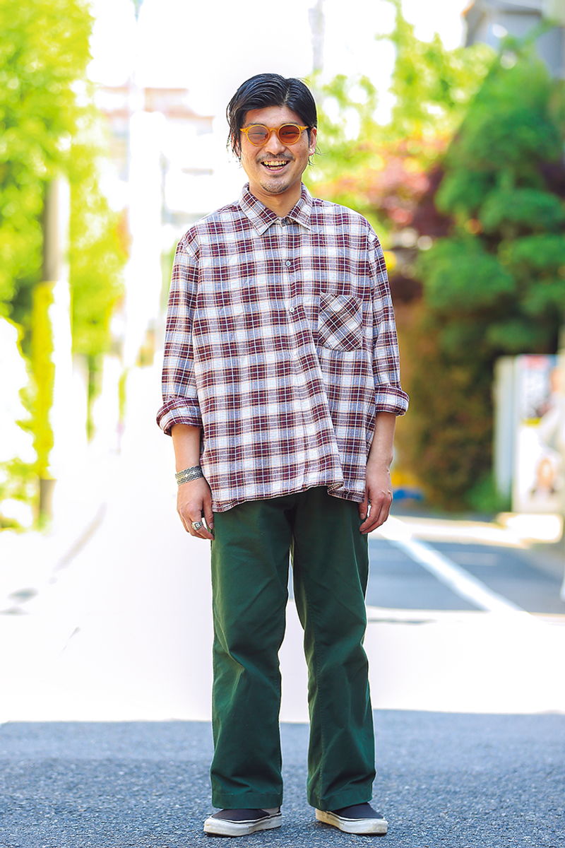 オーバーサイズと太パンツ。軽やかに旬の着こなし 徳永聖也