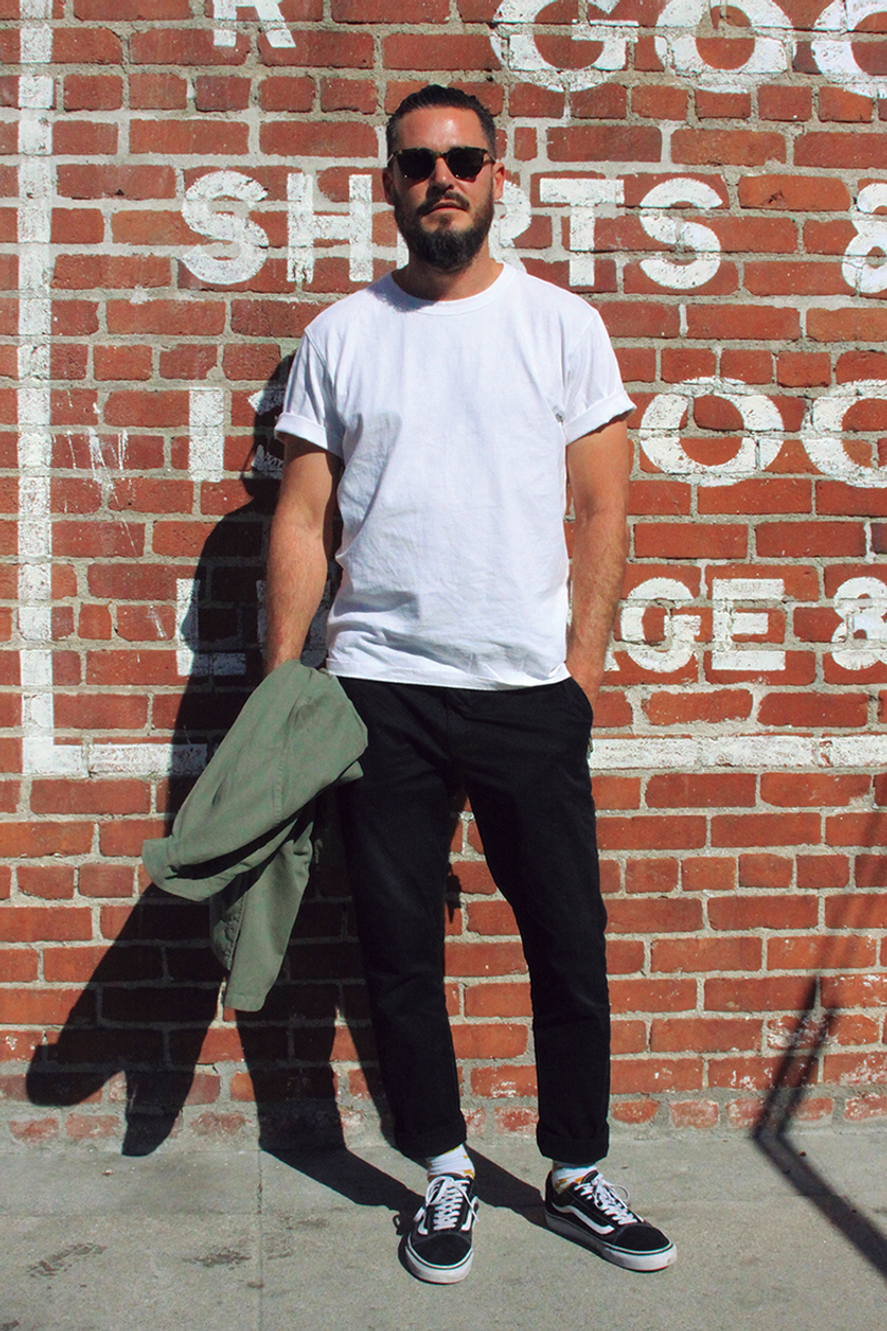 この夏、試したい！ こなれた印象をつくる”Tシャツまくり” ペリエ