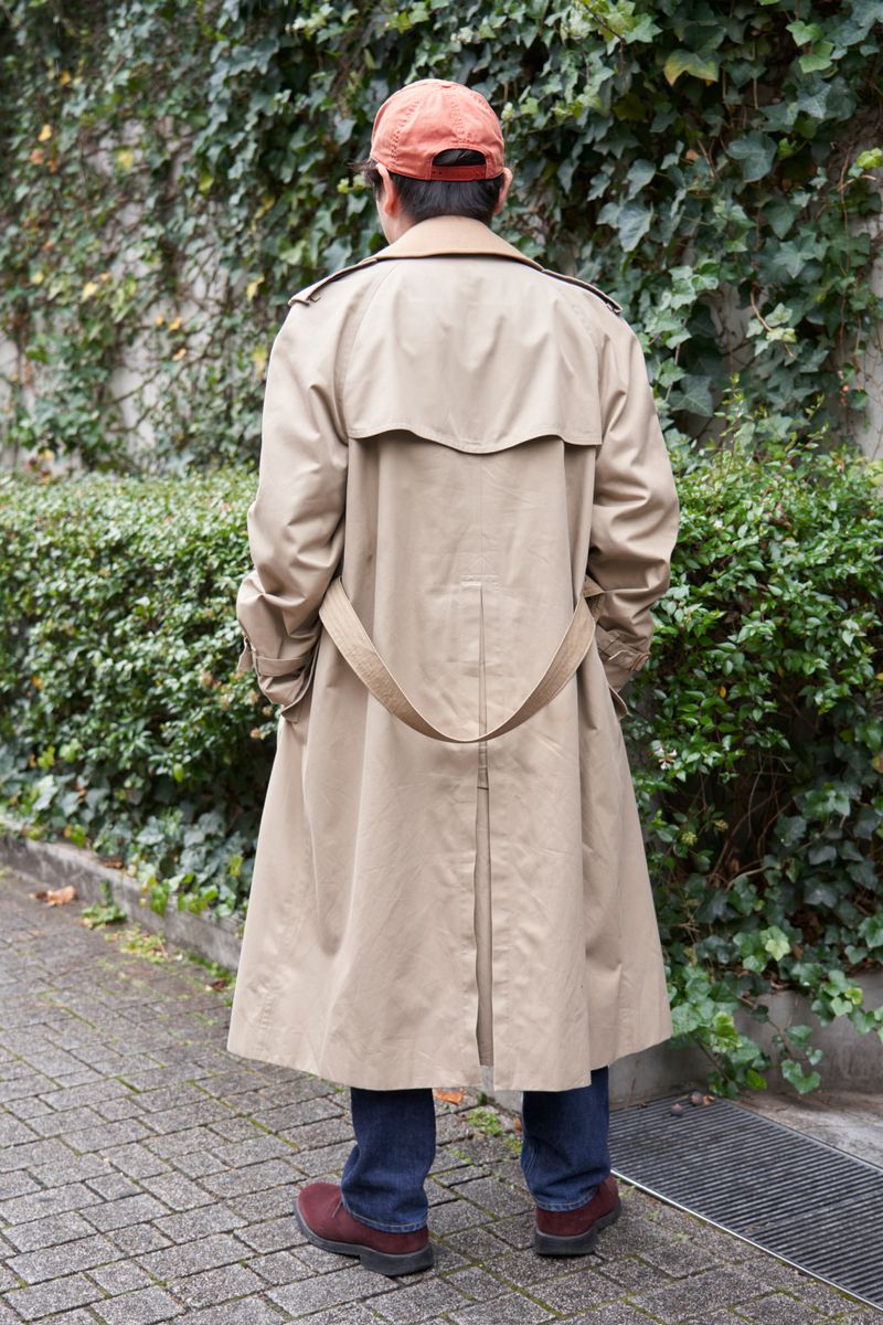 ロングトレンチで綺麗めなアメトラを堪能 ペ 2枚目の写真