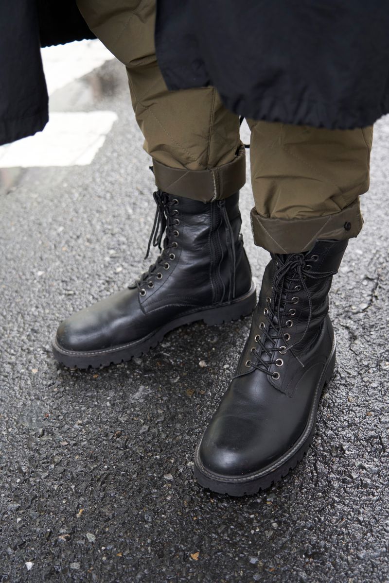 変形デザインのマフラー＆コートを愛用 加藤康道 8枚目の写真