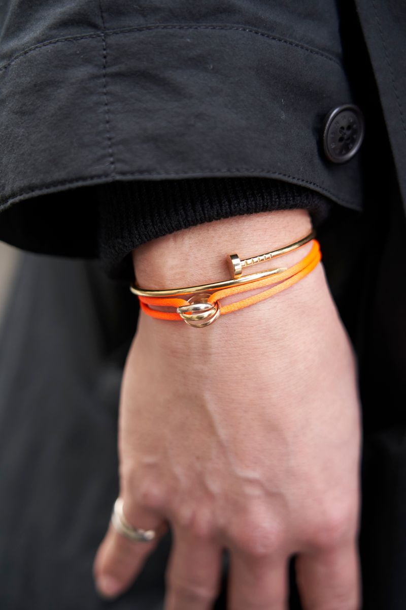 変形デザインのマフラー＆コートを愛用 加藤康道 5枚目の写真