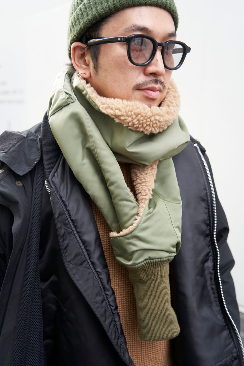 変形デザインのマフラー＆コートを愛用 加藤康道 4枚目の写真