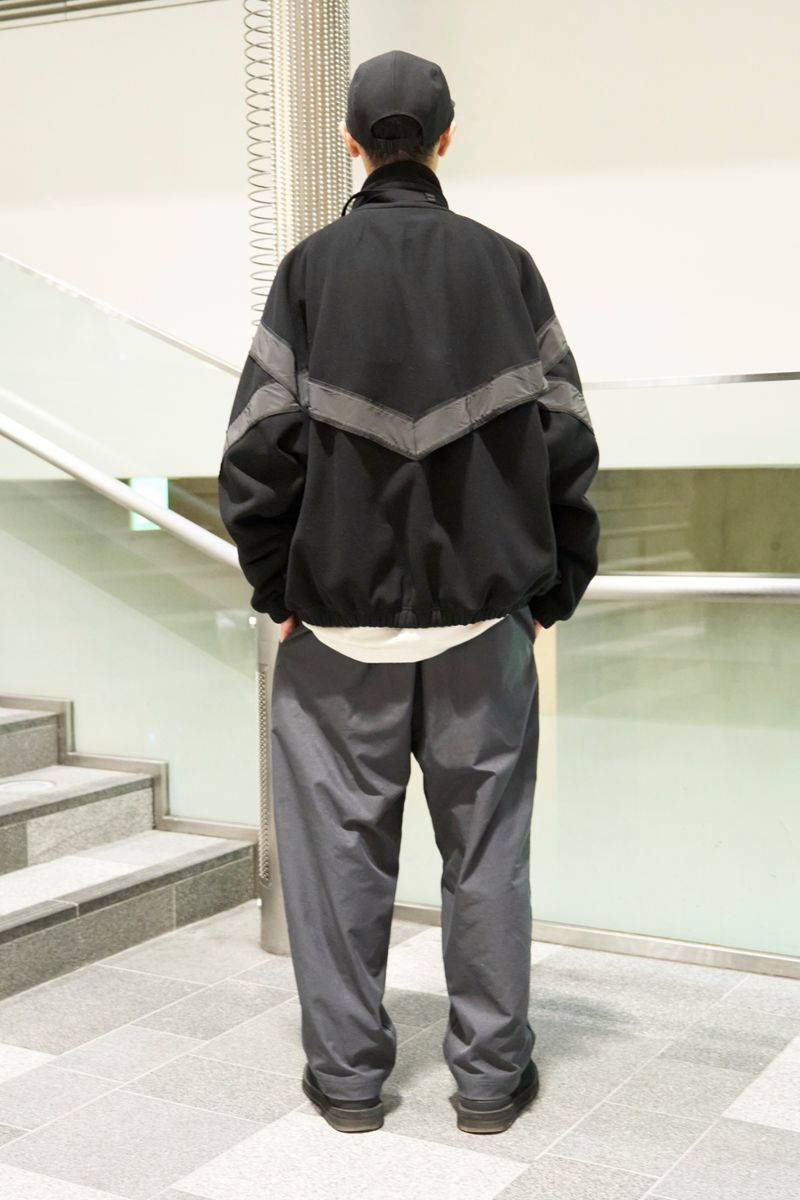 黒だけよりも。グレーとの2トーンが都会的 内村亮賀 2枚目の写真