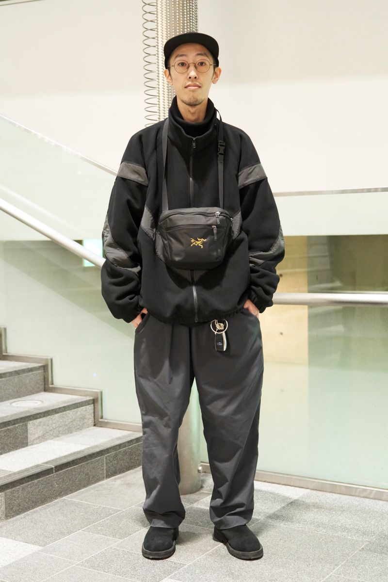 黒だけよりも。グレーとの2トーンが都会的 内村亮賀