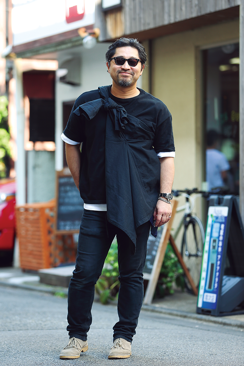 モノトーンに白Tをチラ見せして、印象にメリハリを 加瀬善隆