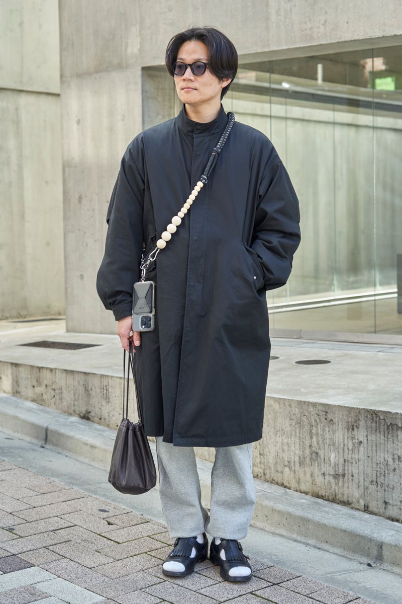 美シルエットのアウターに足元で抜け感＋ タカヒロ