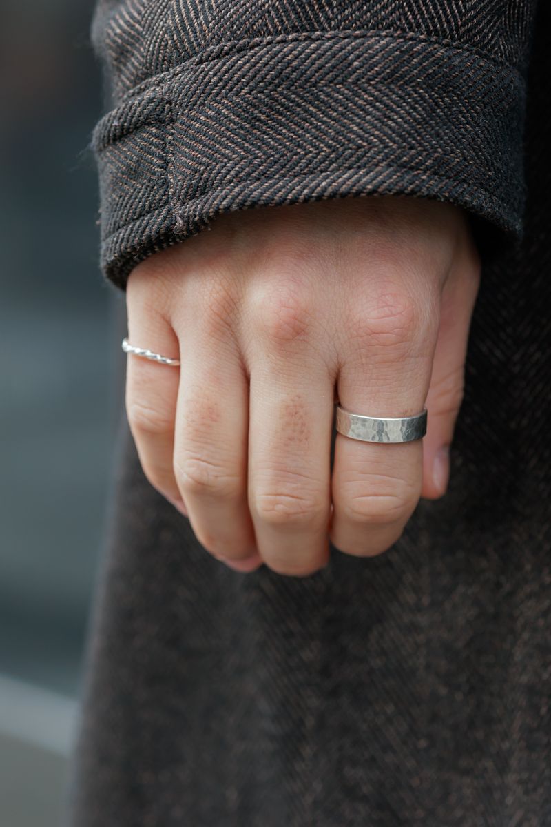 “かっちりし過ぎ”を回避する丸メガネ効果 梅村康平 6枚目の写真