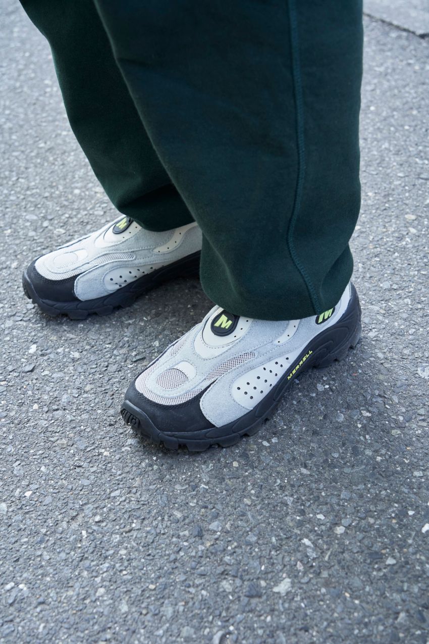 大注目「メレル」のスニーカー、どう取り入れる？ 模範解答となる3名の着こなしをチェック！ - 6枚目の画像