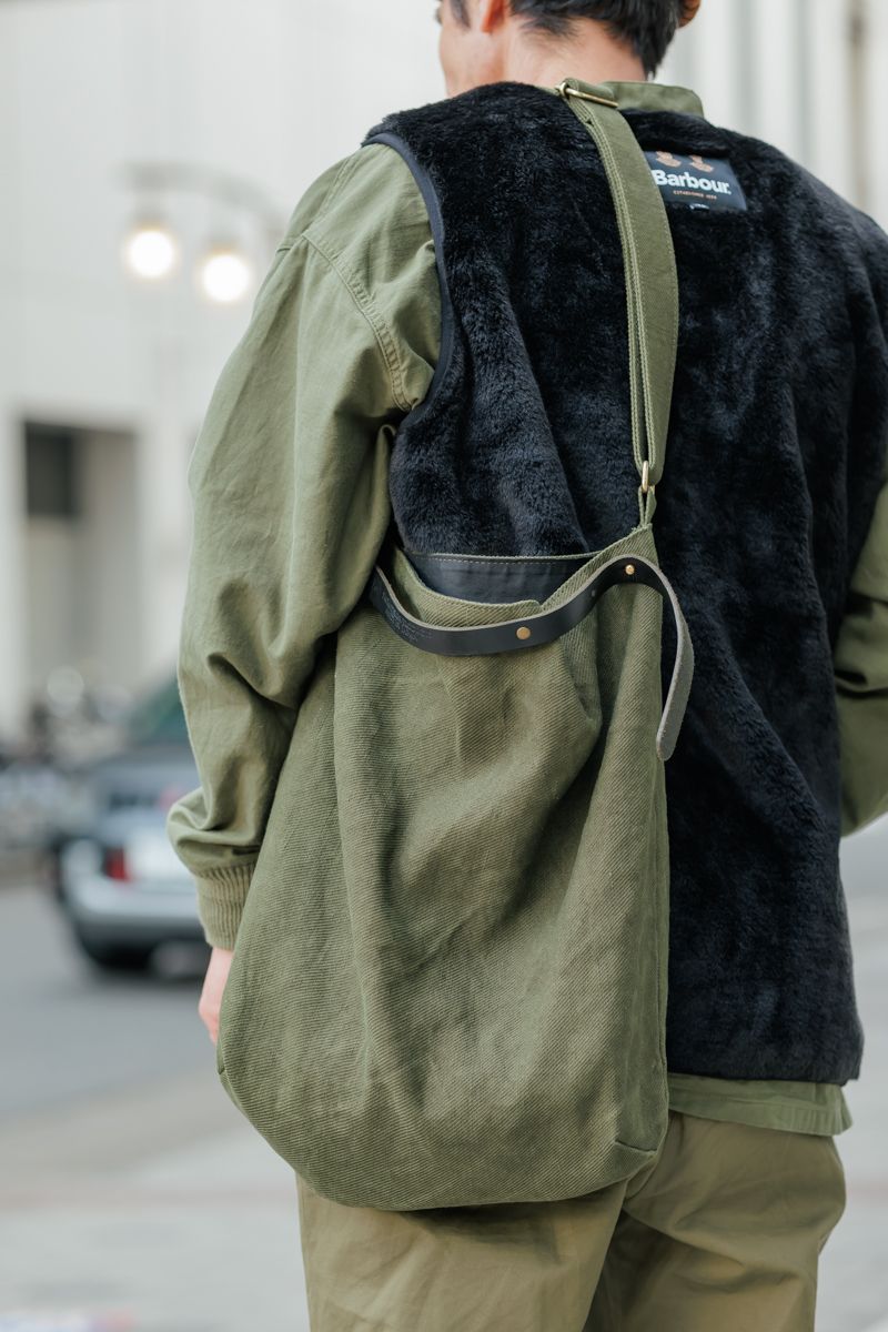 上下、濃淡カーキ色。センスを感じる好配色 加藤三紀彦 4枚目の写真