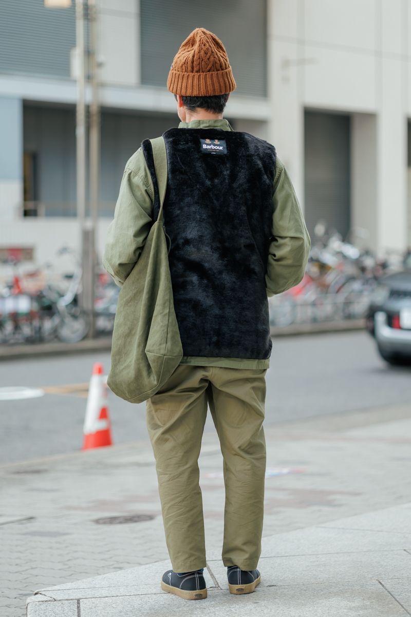 上下、濃淡カーキ色。センスを感じる好配色 加藤三紀彦 2枚目の写真