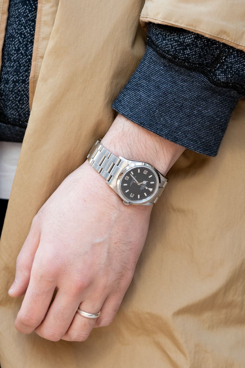 ベージュのナイロンコートで軽やかさプラス 香月 優 4枚目の写真