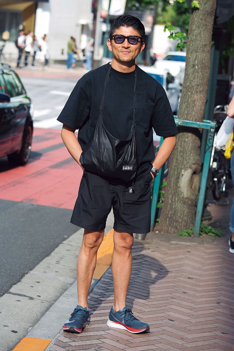 ブラックでまとめて、足元で遊びを。エッジの利いたスタイリング 高橋陽一