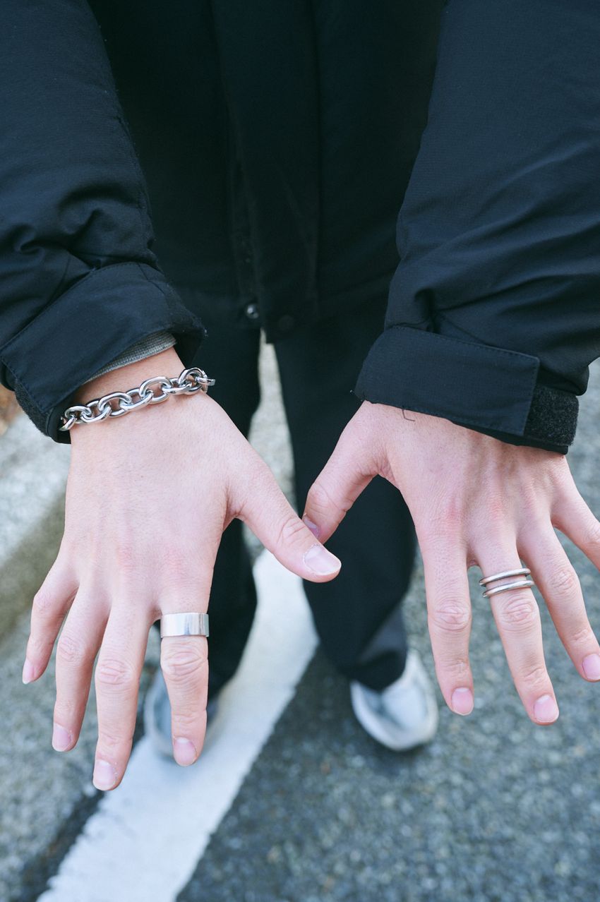 冬の最強定番「ブラックのダウン」みんなどのブランドを選んでる？街角スナップで検証！ - 8枚目の画像