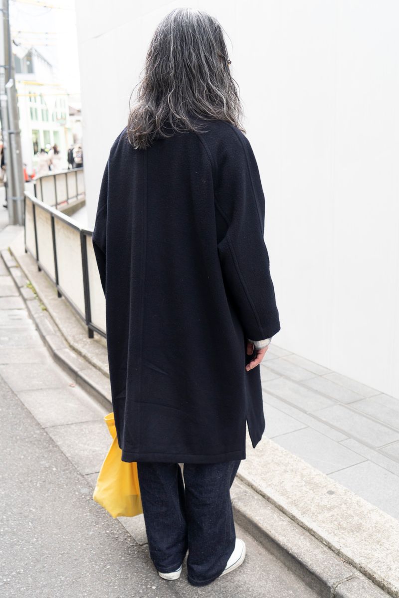 渋さに若さを注入する黒のチェックシャツ 酒井隆二 3枚目の写真