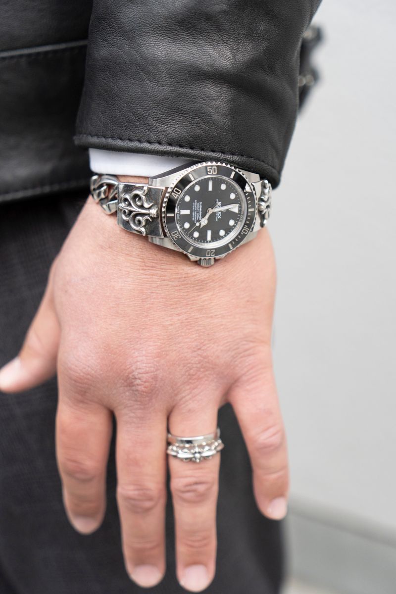 眼鏡もバッグもアクセもクロムハーツ尽くし 山崎 尽 7枚目の写真