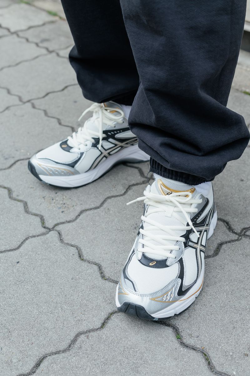 オーバーサイズのゆったりシルエットで統一 トモ 5枚目の写真