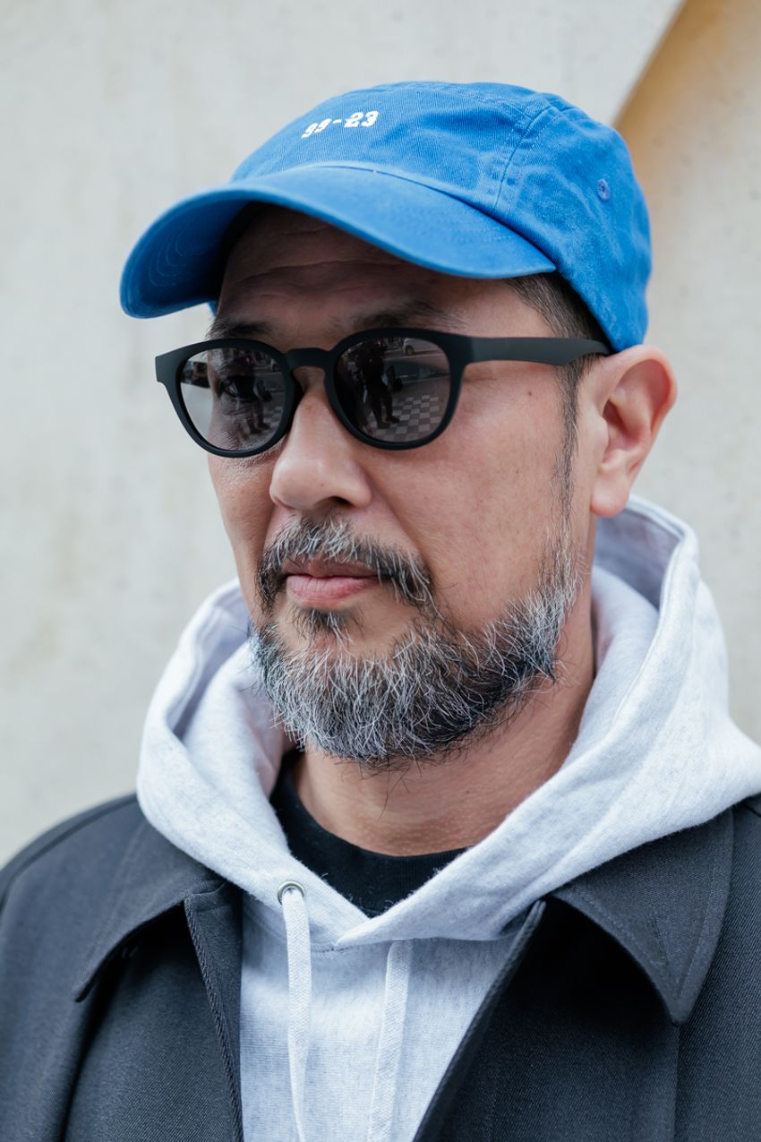 絶対条件は“モノトーン”！「スウェットパーカ」を大人っぽく着こなすコツをスナップで - 6枚目の画像