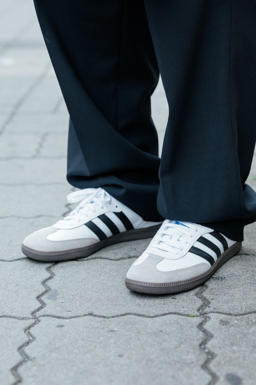 絶対条件は“モノトーン”！「スウェットパーカ」を大人っぽく着こなすコツをスナップで - 7枚目の画像