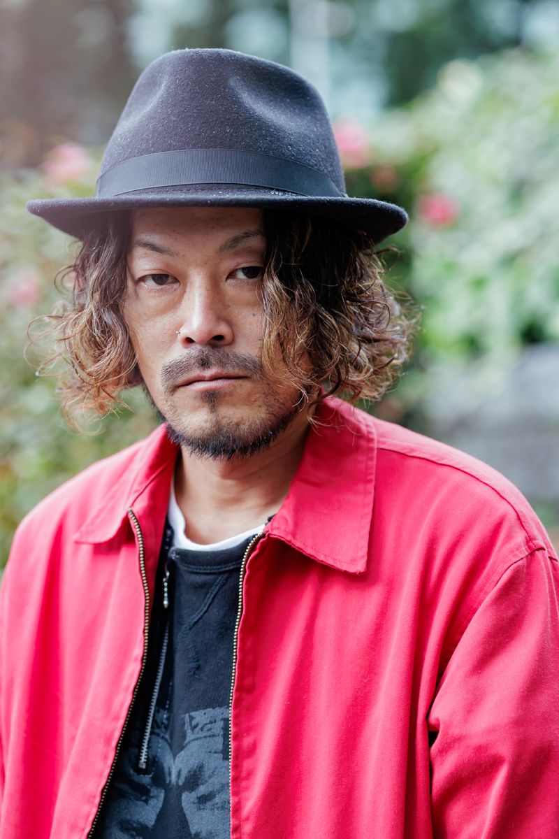 40代の大人パンク。足元にはピストルズ 浅井博樹 3枚目の写真